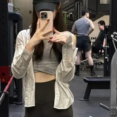 董彤